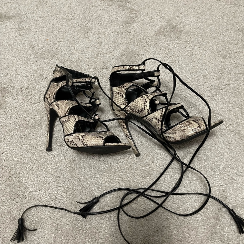 SHOES - Picture 2 of 5